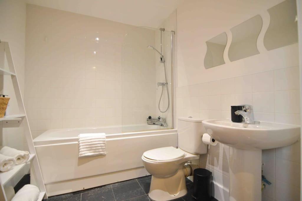 Cosy, Centrally Located Studio With Gated Parking! Loughborough Buitenkant foto