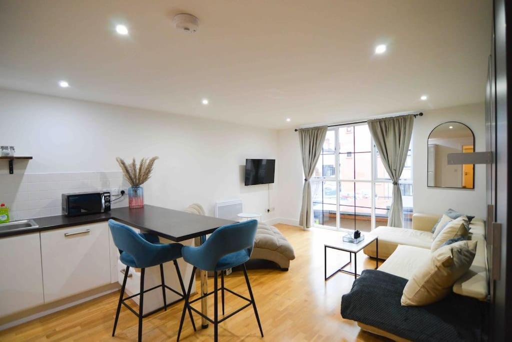 Cosy, Centrally Located Studio With Gated Parking! Loughborough Buitenkant foto